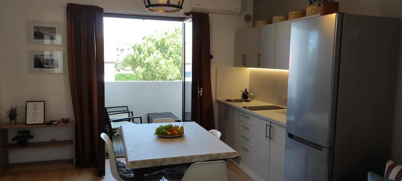 פורץ Apartment Terra 0*,